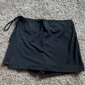Forever 21 brand black skort with tie on side size S